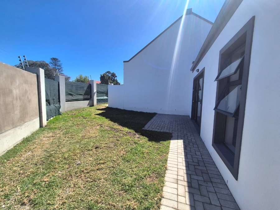2 Bedroom Property for Sale in Pacaltsdorp Western Cape